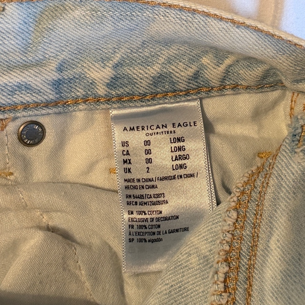 American Eagle distressed mom jean - Picture 6 of 7
